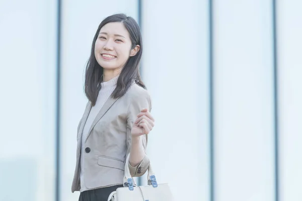 Portret Van Jonge Aziatische Japanse Zakenvrouw Zakendistrict — Stockfoto