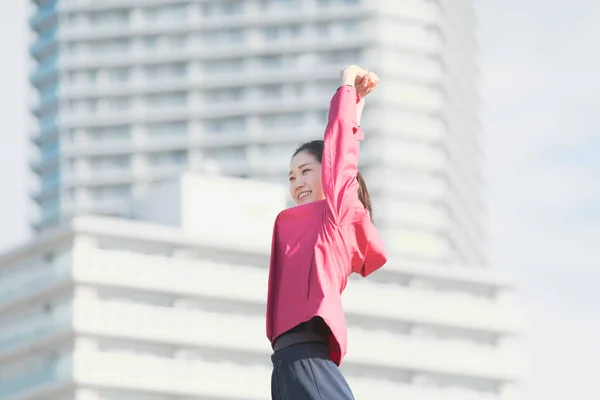 Asiática Joven Mujer Negocios Ejercicio Centro Ciudad Día Soleado —  Fotos de Stock