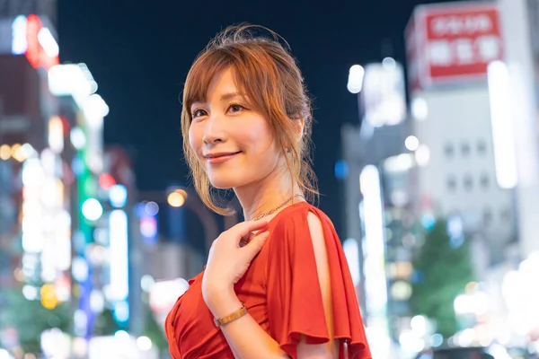 Gece Kulüplerinde Çalışan Asyalı Japon Bir Kadın — Stok fotoğraf
