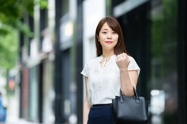 Utomhus Porträtt Asiatiska Affärskvinna — Stockfoto