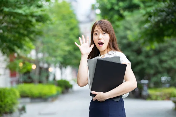 Asian Business Woman Opening Palm Showing Surprised Expression — Stock Photo, Image
