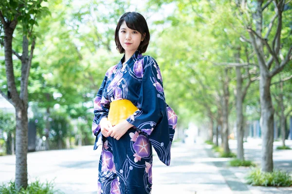 Asian Japanese Woman Going Town Wearing Yukata Japanese Traditional Costume — Stock Photo, Image