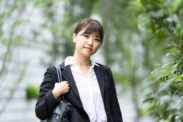 일자리를 아시아인 여대생 — 스톡 사진