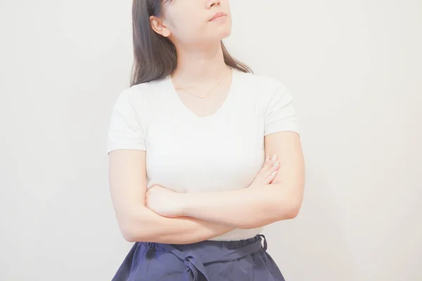Eine Asiatische Japanische Junge Frau Die Die Stirn Runzelt Und — Stockfoto