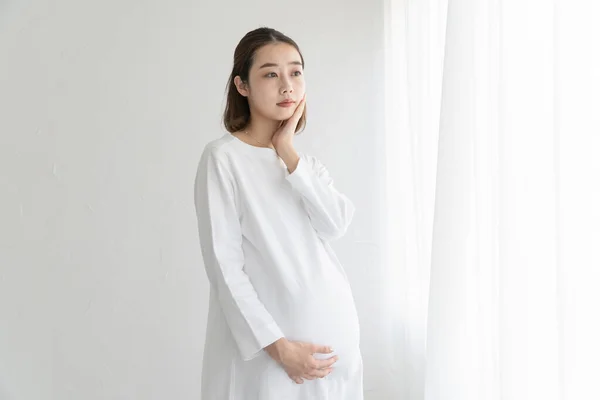 Aziatische Japanse Jonge Zwangere Vrouw Aanraken Van Buik Met Een — Stockfoto