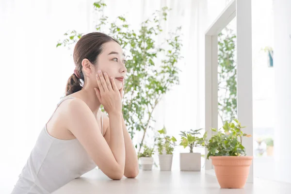 Asiática Japonesa Joven Mujer Haciendo Propio Cuidado Piel Una Habitación —  Fotos de Stock