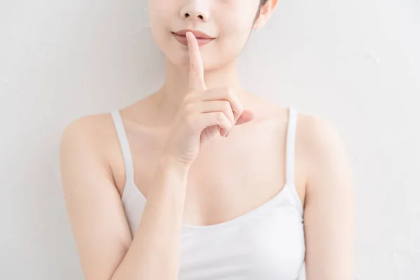 Asiatische Japanische Junge Frau Mit Schöner Haut Trägt Ein Weißes — Stockfoto