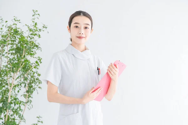 Porträt Einer Asiatischen Japanischen Krankenschwester Die Ein Lächeln Inneren Zeigt — Stockfoto