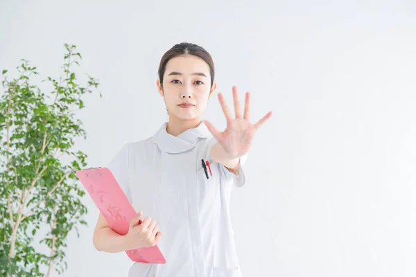 Asiatische Japanische Krankenschwester Drückt Ablehnung Oder Ablehnung Mit Ihrer Hand — Stockfoto