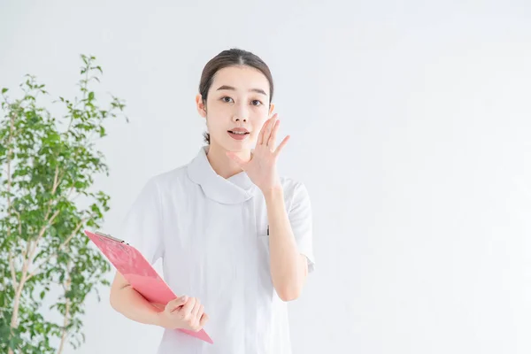 Eine Asiatische Japanische Krankenschwester Die Mit Der Hand Auf Dem — Stockfoto