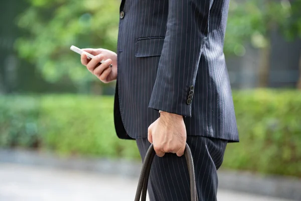 Uomo Affari Asiatico Giapponese Che Mette Contatto Con Uno Smartphone — Foto Stock