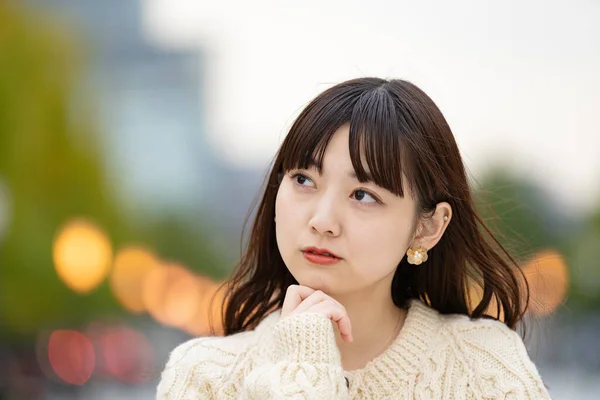 Asiática Japonesa Jovem Com Uma Expressão Preocupada Ansiosa Livre — Fotografia de Stock