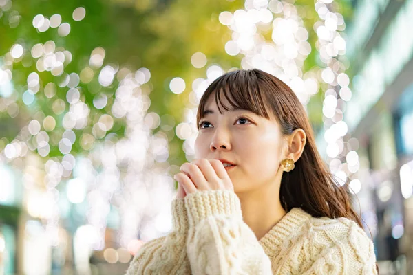 Una Joven Asiática Japonesa Observando Las Iluminaciones Que Colorean Ciudad —  Fotos de Stock