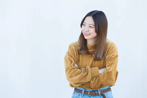 Une Jeune Femme Asiatique Japonaise Vêtements Hiver Fond Blanc — Photo