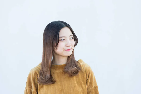 Une Jeune Femme Asiatique Japonaise Vêtements Hiver Fond Blanc — Photo