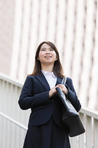 Asiatisk Japansk Ung Kvinnlig Högskolestudent Som Söker Jobb — Stockfoto