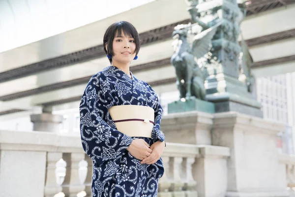 Aziatische Japanse Vrouw Gaat Naar Stad Een Yukata Japans Traditioneel — Stockfoto