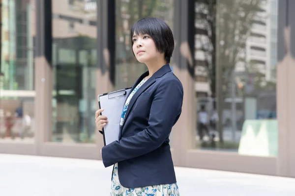 Portrait Jeune Femme Affaires Asiatique Japonaise Dans Quartier Des Affaires — Photo