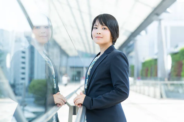 Portrait Jeune Femme Affaires Asiatique Japonaise Dans Quartier Des Affaires — Photo