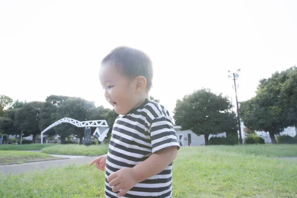 Two Year Old Boy His Mother Playing Park Sunny Day — Stock Photo, Image