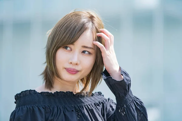 Retrato Uma Jovem Mulher Asiática Tomada Livre Dia Ensolarado — Fotografia de Stock