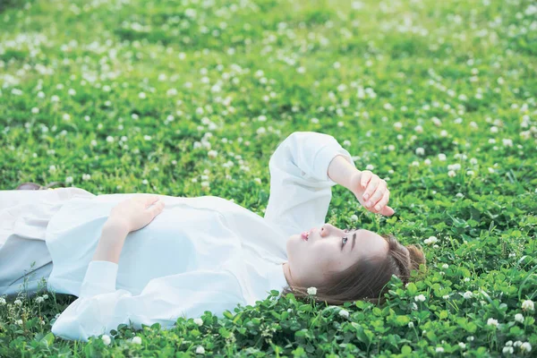 Asian Young Woman Showing Relaxed Expression Meadow — Stock Photo, Image