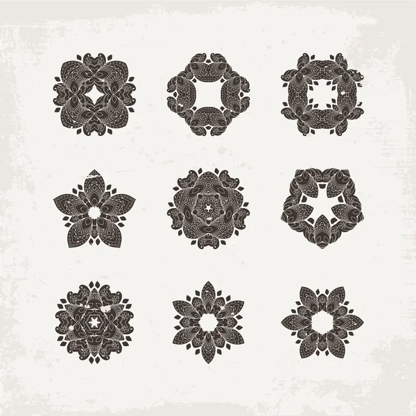 Ensemble de symboles mandala vectoriels ornés. Tatouage de dentelle Mehndi. Tissage oriental . — Image vectorielle