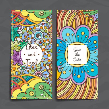 Vektör tasarım şablonları kümesi. Rastgele renkli stil broşürleri. Zentangle tasarımlar.