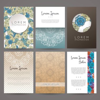 Vektör tasarım şablonları kümesi. Broşürler rasgele çiçek tarzı. Vintage çerçeve ve arka planlar.