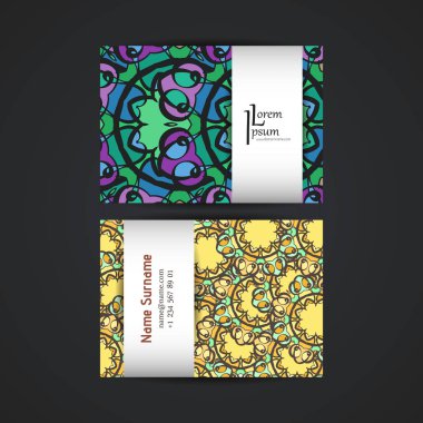 Vektör tasarım şablonları kümesi. Monogram daire süsleme ile kartvizit. Mandala stili.