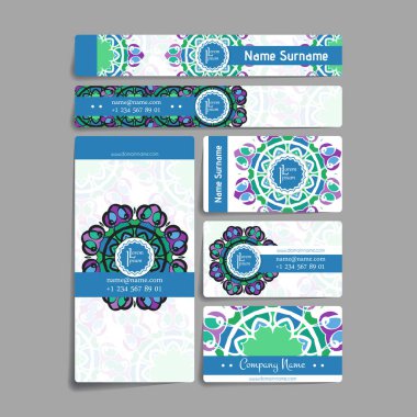 Vektör tasarım şablonları kümesi. Monogram daire süsleme ile kartvizit. Mandala stili.