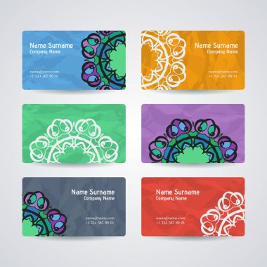 Vektör tasarım şablonları kümesi. Monogram daire süsleme ile kartvizit. Mandala stili.