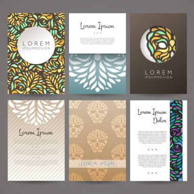 Vektör tasarım şablonları kümesi. Kartvizit çiçek süsleme ile.