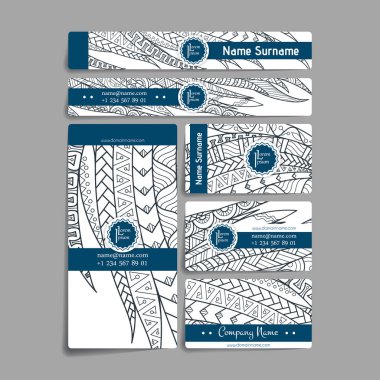 Vektör tasarım şablonları kümesi. Rastgele renkli stil broşürleri. Zentangle tasarımlar.