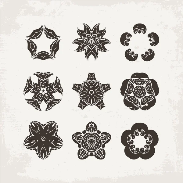 Reihe von kunstvollen Vektor-Mandala-Symbolen. mehndi Spitze Tätowierung. Orientalisches Gewebe. — Stockvektor