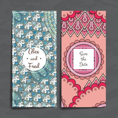 Vektör tasarım şablonları kümesi. Rastgele renkli stil broşürleri. Zentangle tasarımlar.