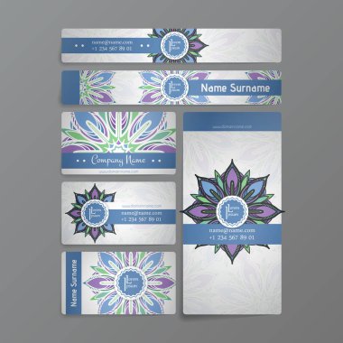 Vektör tasarım şablonları kümesi. Kartvizit çiçek daire süsleme ile.