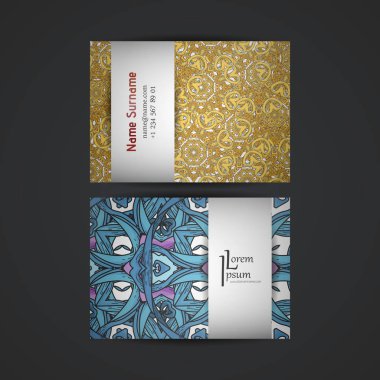 Mandala sembollerle tasarım koleksiyonu. Daire süsleme ile kartvizit kümesi.