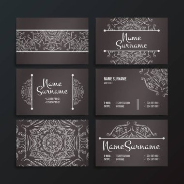 Mandala sembollerle tasarım koleksiyonu. Daire süsleme ile kartvizit kümesi.