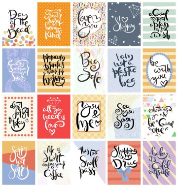 El çizimi bir kart seti. Vektör çizimi. Broşür, broşür ve şablon koleksiyonu. Harfli, desenli ve süslemeli İskandinav kartları tasarımı.