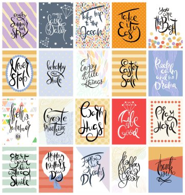 El çizimi bir kart seti. Vektör çizimi. Broşür, broşür ve şablon koleksiyonu. Harfli, desenli ve süslemeli İskandinav kartları tasarımı.