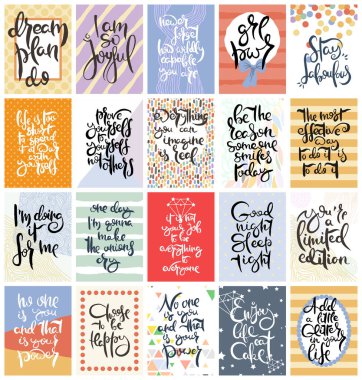 El çizimi bir kart seti. Vektör çizimi. Broşür, broşür ve şablon koleksiyonu. Harfli, desenli ve süslemeli İskandinav kartları tasarımı.