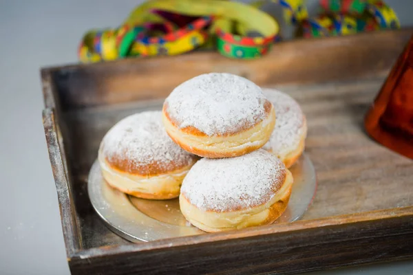 halka tablet, hava yılan ve renkli şapka ile