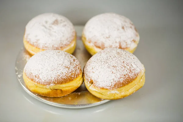 Ciambella su tavoletta, con serpente d'aria — Foto Stock