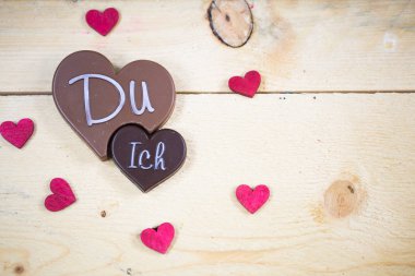 Kalp, çikolata kalp harfler, sen ve ben, ahşap arka plan, 