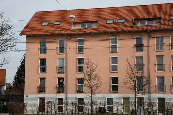 Plurifamiliar gebouw, huurkazerne huis in München — Stockfoto
