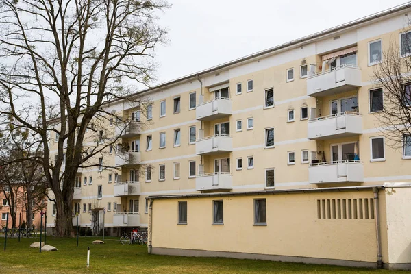 Mehrfamilienhaus, Mietshaus in München — Stockfoto