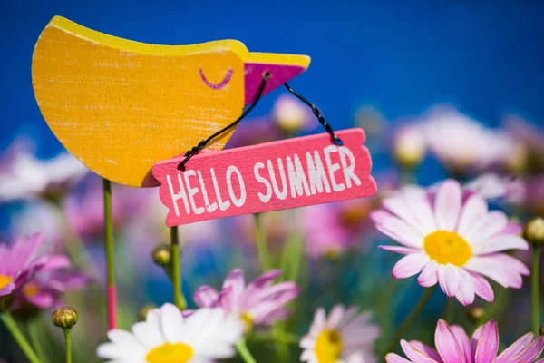 Merhaba yaz, ortasında Margariten ile dekorasyon kuş