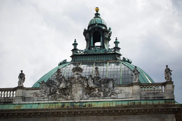뮌헨, 명소에에서 건물 역사적인 정의의 궁전 — 스톡 사진