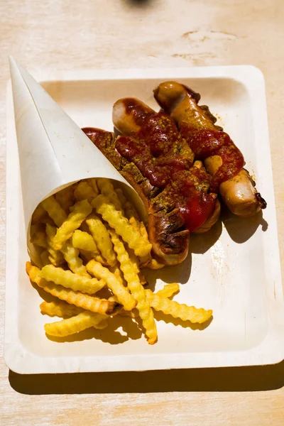 Currywurst και pommes ΠΥΑ πιάτα — Φωτογραφία Αρχείου